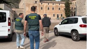 Momento de la detenci&oacute;n del presunto autor del expolio cometido en el museo del Santuari de Lluc