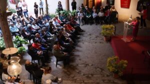 Un momento del acto de entrega de los premios Rosa Bueno, en el Casal Balaguer