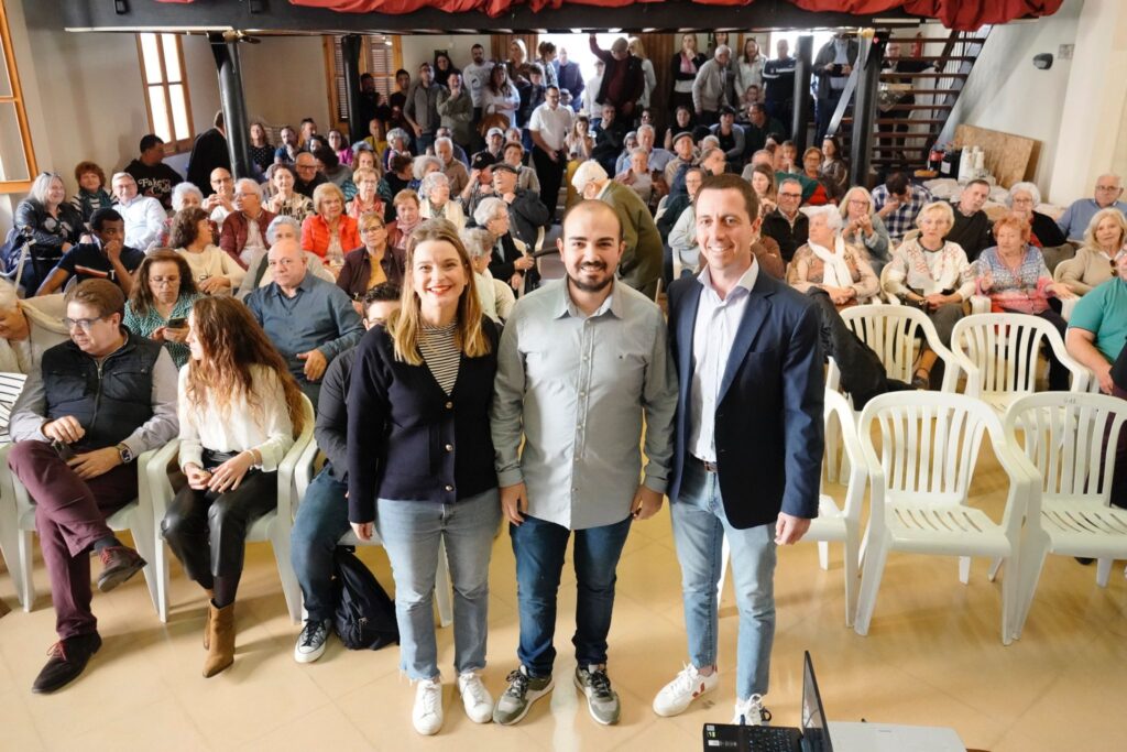 Marga Prohens, Biel Crespí y Llorenç Galmés, durante la presentación del candidato del PP al Ayuntamiento de Consell