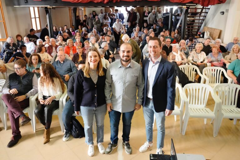 Marga Prohens, Biel Crespí y Llorenç Galmés, durante la presentación del candidato del PP al Ayuntamiento de Consell