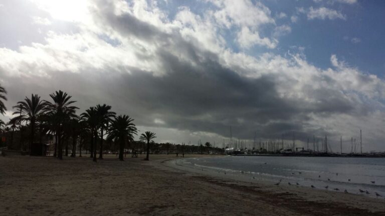 Tormentas y una bajada de temperaturas pondrán fin a la ola de calor en Baleares