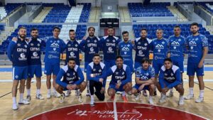 Plantilla al completo del Mallorca Palma Futsal, en la pista de Son Moix