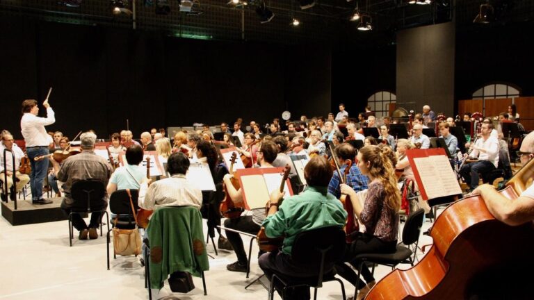 Imagen de archivo de un ensayo de los componentes de la Simfònica