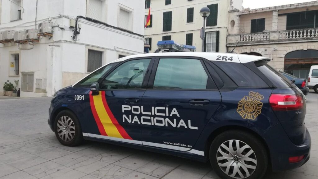 Vehículo del Cuerpo Nacional de Policía, en Maó