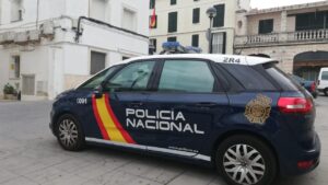 Veh&iacute;culo del Cuerpo Nacional de Polic&iacute;a, en Ma&oacute;