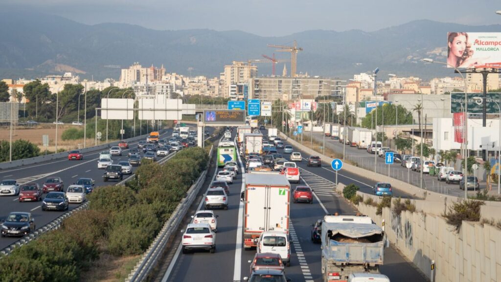 Entrada a Palma por la autopista Ma-19, con el carril Bus-VAO