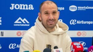 Tato, entrenador del Atl&eacute;tico Baleares, en una reciente rueda de prensa