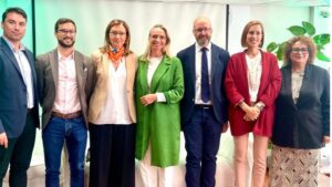 Participantes y ponentes en la jornada organizada por la Federaci&oacute;n Hotelera de Mallorca y Cooperativas Agroalimentarias