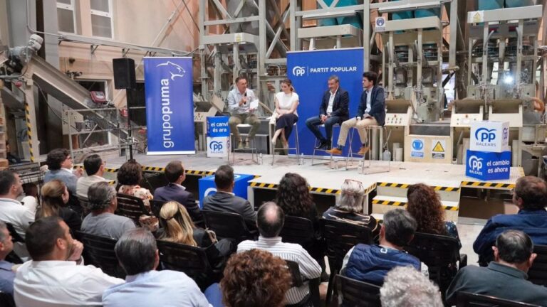 Marga Prohens, junto a otros ponentes que intervinieron en el Foro de Innovación llevado a cabo por el PP en Santa Maria