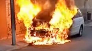Coche ardiendo