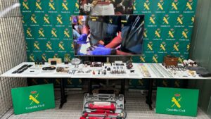 Objetos incautados por la Guardia Civil con ocasi&oacute;n de la Operaci&oacute;n Lanzeroski