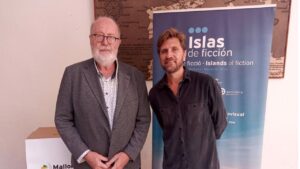 El director de la Mallorca Film Comission, Pedro Barbadillo, y, a la derecha, el cineasta sueco Ruben &Ouml;tstlund