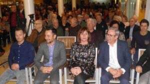 La presidenta del Govern, Francina Armengol, con el alcalde de Ibiza, Rafa Ruiz a su derecha, en una imagen de archivo