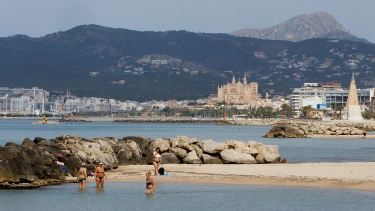 playa catedral palma turistas