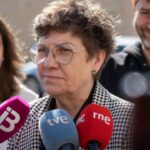 Antònia Jover, candidata de Unidas Podemos al Govern, en una convocatoria informativa ante el Palacio de Marivent, en Palma