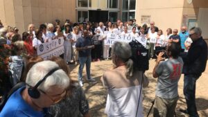 Imagen de la concentraci&oacute;n de protesta ante el centro de salud 'Mart&iacute; Serra', en Marratx&iacute;