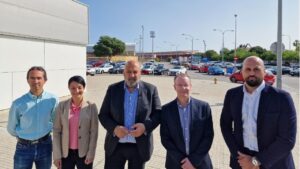 El candidato del PP a Cort, Jaime Mart&iacute;nez Llabr&eacute;s (tercero por la izquierda), tras anunciar sus propuestas en materia de deportes