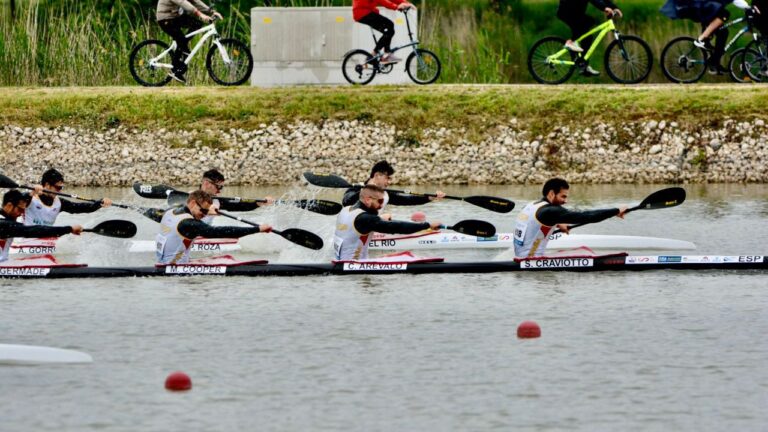 Equipo del K4 500 masculino, del que forma parte Marcus Cooper, durante el campeonato del mundo que se desarrolla en Szeged (Hungría)