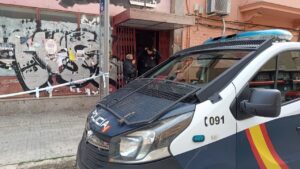 Operativo de la Polic&iacute;a Nacional en locales okupados de las calles Joan Cresp&iacute; e Ind&uacute;stria