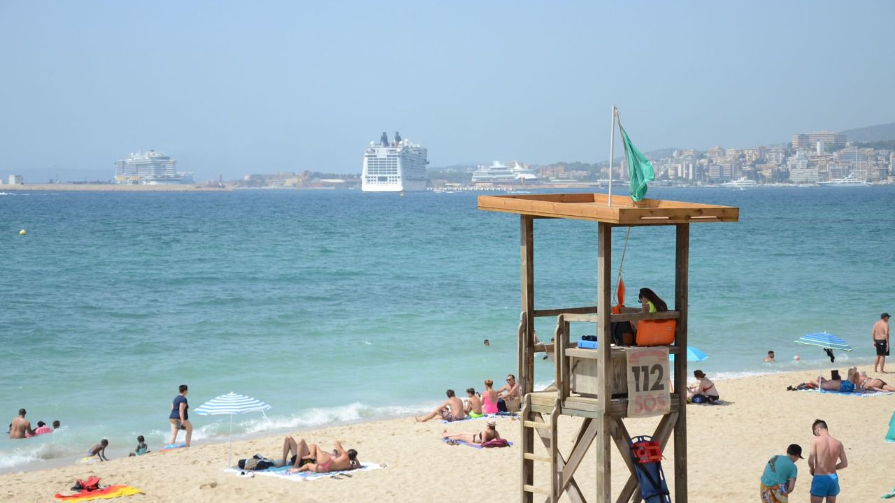 verano playa socorrista