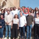 Mustafá Aberchán (señalado en rojo) junto a dirigentes de Més per Mallorca, en Palma.