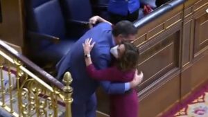 Imagen de archivo de Pedro S&aacute;nchez y Mar&iacute;a Jes&uacute;s Montero tras la aprobaci&oacute;n de uno de los presupuestos de la legislatura