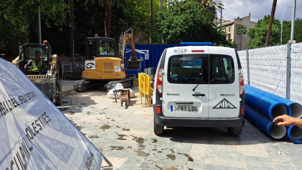 Imagen de las obras de reforma de la plaza de España, en Palma, tomada el viernes 19 de mayo, justo después de la orden de paralización de Patrimoni