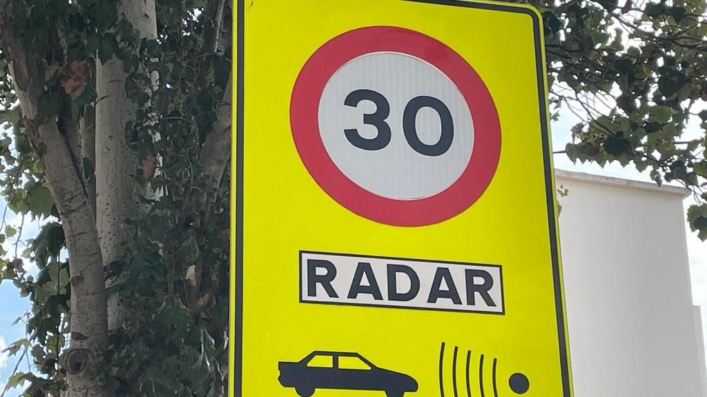 Señalización de un radar, en Palma