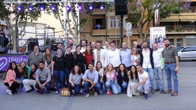 Candidatos, cargos y dirigentes de Unidas Podemos, en el acto de final de campaña, que ha tenido lugar en el barrio palmesano de Pere Garau