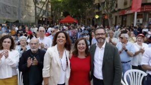 En primera l&iacute;nea, de izquierda a derecha, Catalina Cladera, Francina Armengol y Jos&eacute; Hila, en el acto de final de campa&ntilde;a de los socialistas en Palma