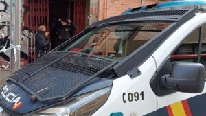 Operativo de la Polic&iacute;a Nacional en locales okupados de las calles Joan Cresp&iacute; e Ind&uacute;stria
