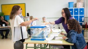 Urnas colegios Votaciones Papeletas