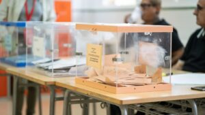 Urnas colegios Votaciones Papeletas