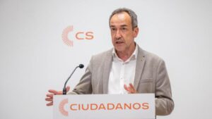 Juanma G&oacute;mez, en la sede de Ciudadanos, durante la noche electoral del 28M