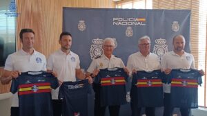 Un momento de la presentaci&oacute;n de la carrera 'Kil&oacute;metros Solidarios', a cargo de la Polic&iacute;a Nacional