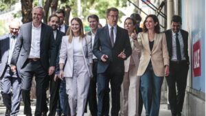 Prohens, junto a Feij&oacute;o y otros l&iacute;deres populares, a la salida de la Junta Directiva Nacional