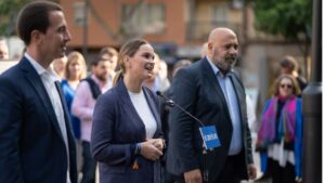 Marga Prohens, junto a los candidatos del Consell de Mallorca, Lloren&ccedil; Galm&eacute;s, y Cort, Jaime Mart&iacute;nez Llabr&eacute;s