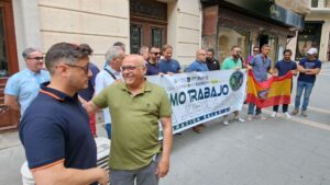 David Polo (CEP) y Jes&uacute;s Jim&eacute;nez (AUGC) con otros agentes durante una movilizaci&oacute;n anterior.