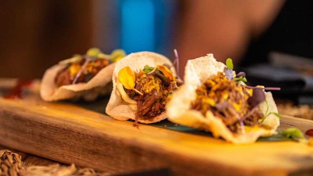 Uno de los platos que formaron parte de la degustación llevada a cabo en Kurobota Contraste: tacos de costilla con salsa secreta de la chef