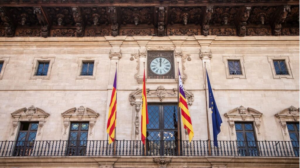 Ayuntamiento de Palma a las 12