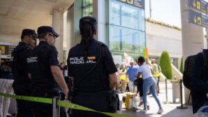 Aeropuerto Polic&iacute;a