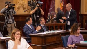 Constituci&oacute;n de mesa en el Parlament