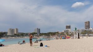 Turistas brit&aacute;nicos playa