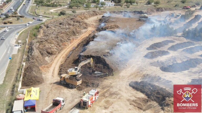 Imagen aérea de la planta de biomasa afectada por el incendio.