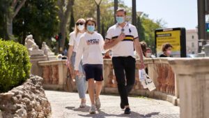 turistas-mascarilla-palma