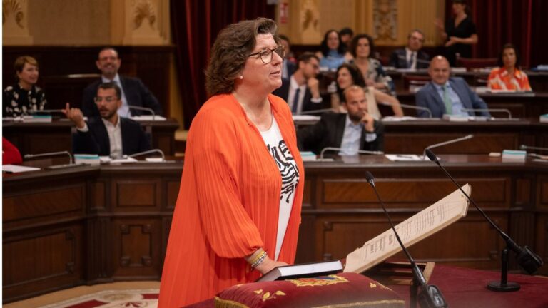 Constituci&oacute;n de mesa en el Parlament