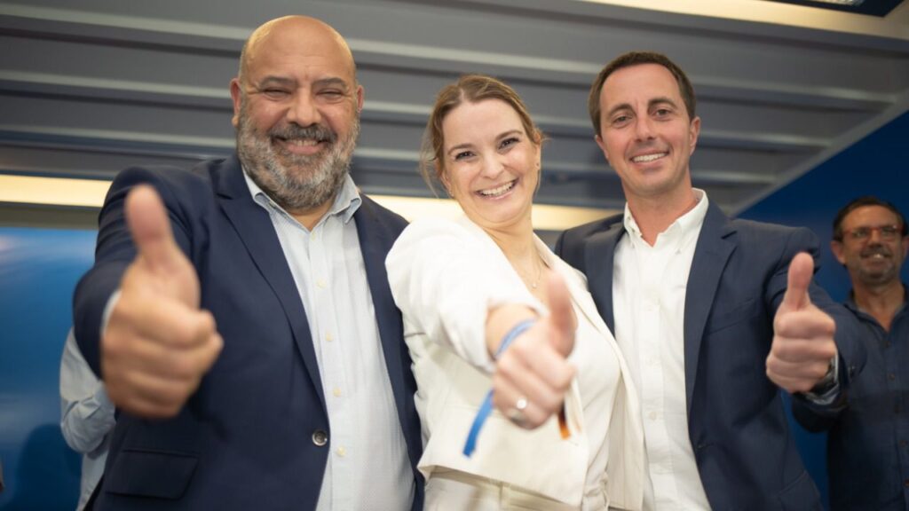 Marga Prohens, Jaime Martínez y Llorenç Galmés celebran la victoria electoral en su sede