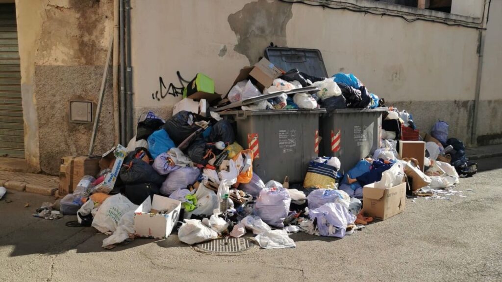 Acumulación de basura en Sa Pobla.