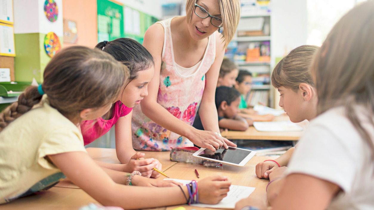 clase aula alumnos tablet