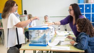 Urnas colegios Votaciones Papeletas